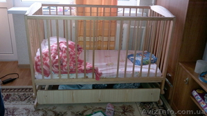 Продам детскую кроватку б/у RADEK II (сосна) с ящиком и качалкой на пружине