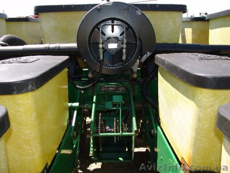 16-ти рядная сеялка John Deere модели 7200.  - <ro>Изображение</ro><ru>Изображение</ru> #3, <ru>Объявление</ru> #942504